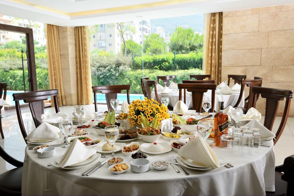Reston Hotel Jounieh Exterior foto