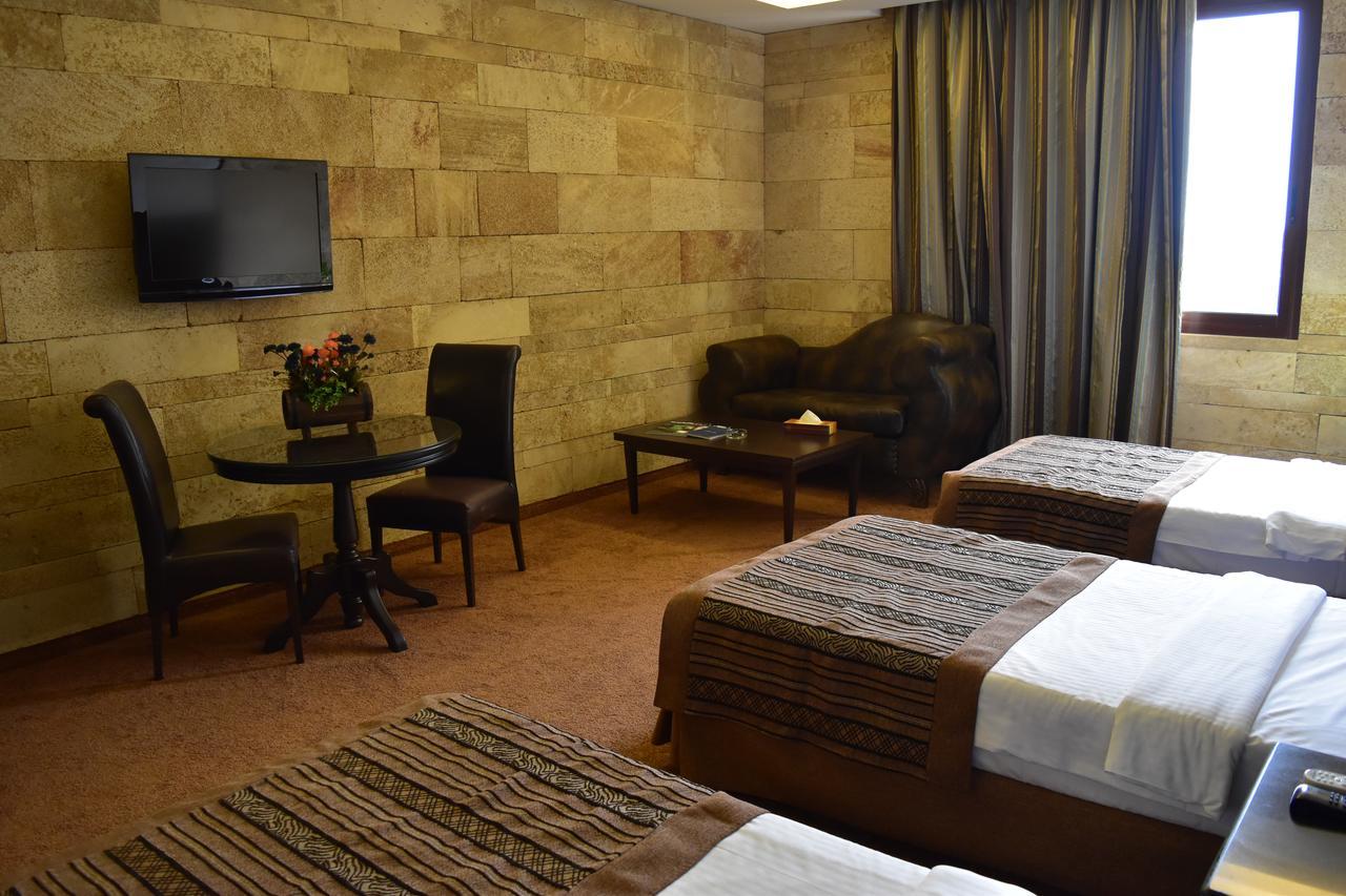 Reston Hotel Jounieh Exterior foto