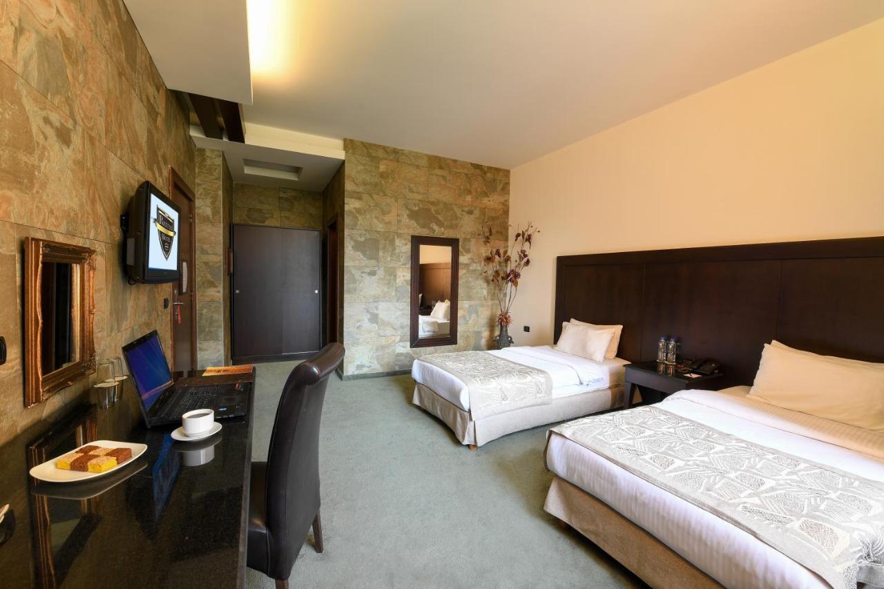 Reston Hotel Jounieh Exterior foto